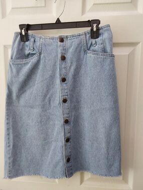 Light Wash Button-Front Denim Skirt